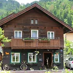 Peterlhaus Nyaraló *